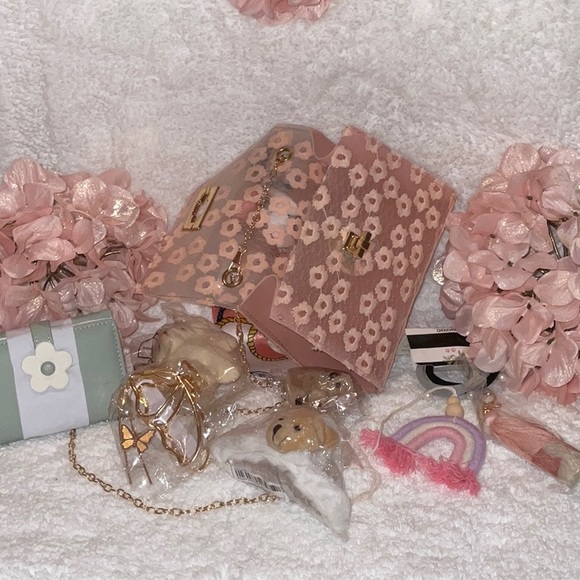 Waterproof small shoulder/arm bag with accessories - Picture 7 of 16